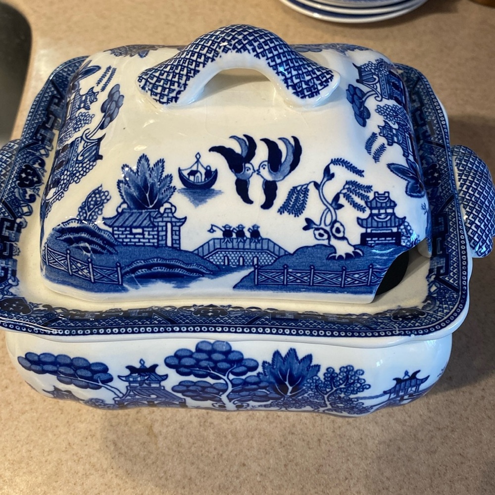 Vintage soup tureen Ocean by Sakakibara Japan. No ladle. 10x 6.25 inches